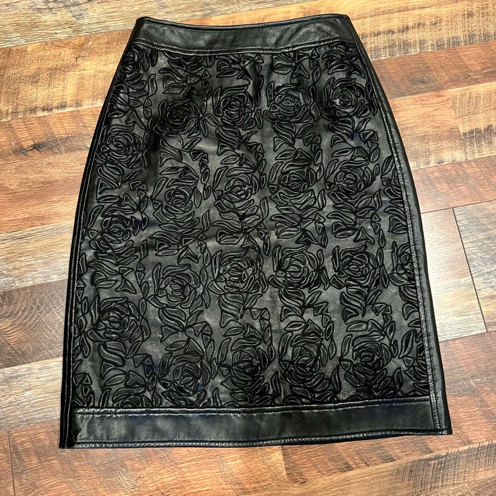ESCADA Lambskin Floral Laser Leather Skirt - Picture 3 of 8